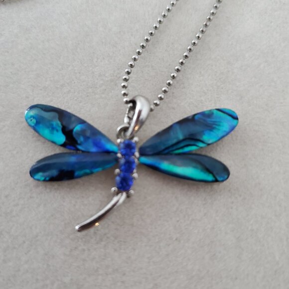 Stunning Blue PAUA SHELL Dragonfly Pendant Necklace Silver Tone Bead Chain - Picture 6 of 8